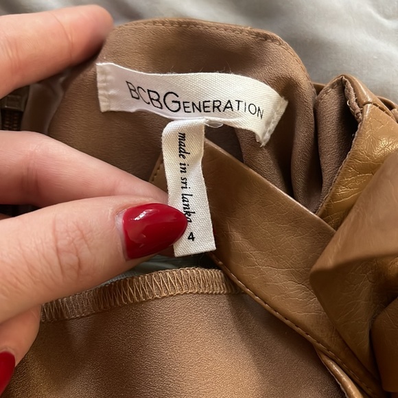 BCGB Generation Tan faux leather skirt - size 4 - Picture 2 of 4